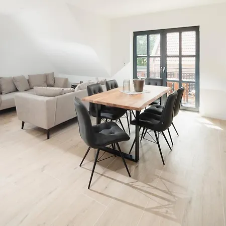 Appartement Kuesten West Seitliche Wasserlage, 1 Balkon, 90qm *