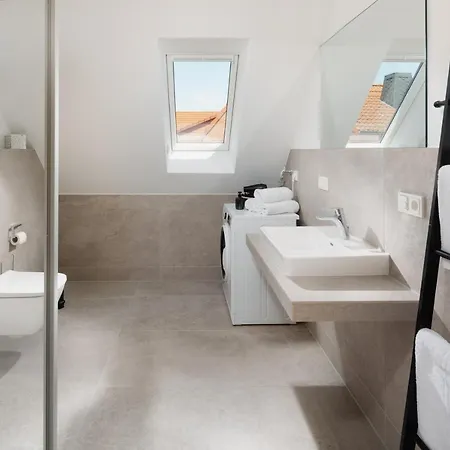 Kuesten West Seitliche Wasserlage, 1 Balkon, 90qm *