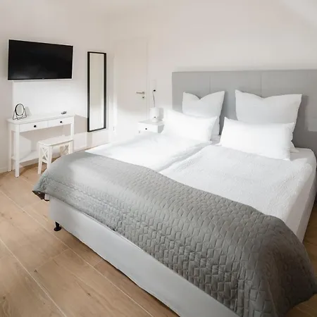 Kuesten West Seitliche Wasserlage, 1 Balkon, 90qm Апартаменты Гретзиль