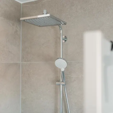 Kuesten West Seitliche Wasserlage, 1 Balkon, 90qm