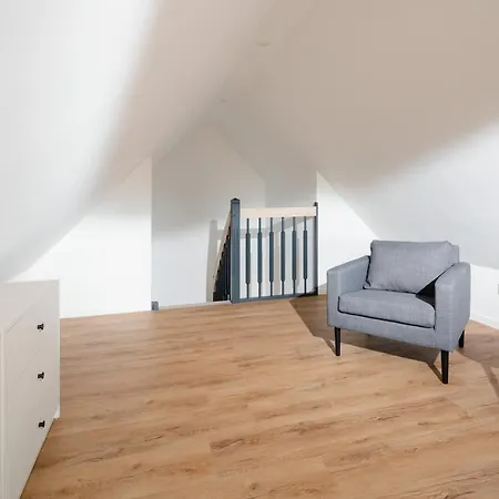 Kuesten West Seitliche Wasserlage, 1 Balkon, 90qm Greetsiel