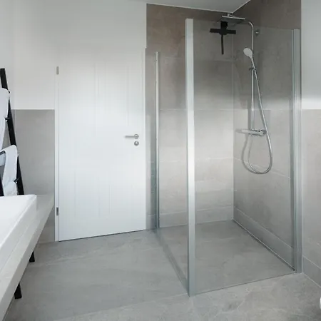 Appartamento Kuesten West Seitliche Wasserlage, 1 Balkon, 90qm