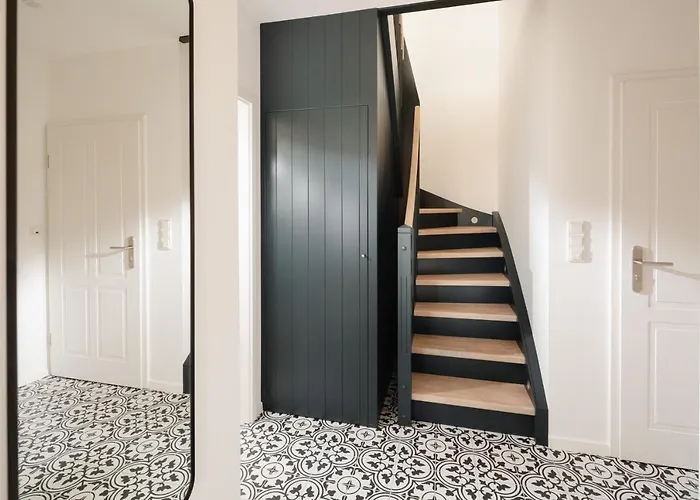 Küsten West Seitliche Wasserlage, 1 Balkon, 90qm *