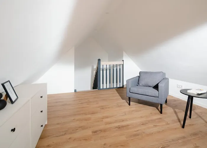 Küsten West Seitliche Wasserlage, 1 Balkon, 90qm Greetsiel