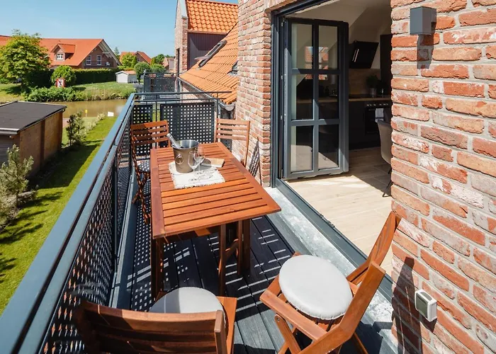 Küsten West Seitliche Wasserlage, 1 Balkon, 90qm